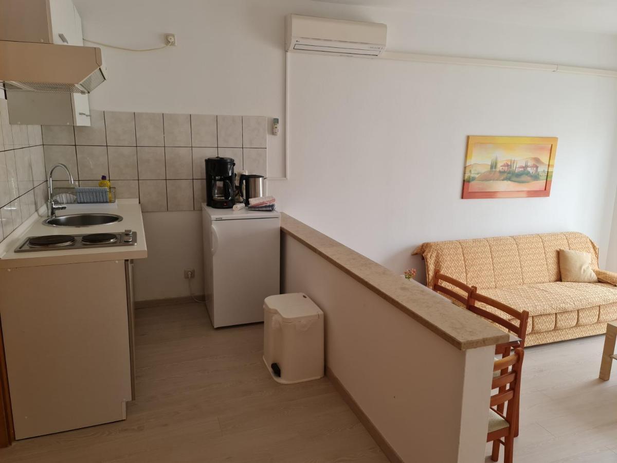 Apartment Mira Pula Exteriör bild