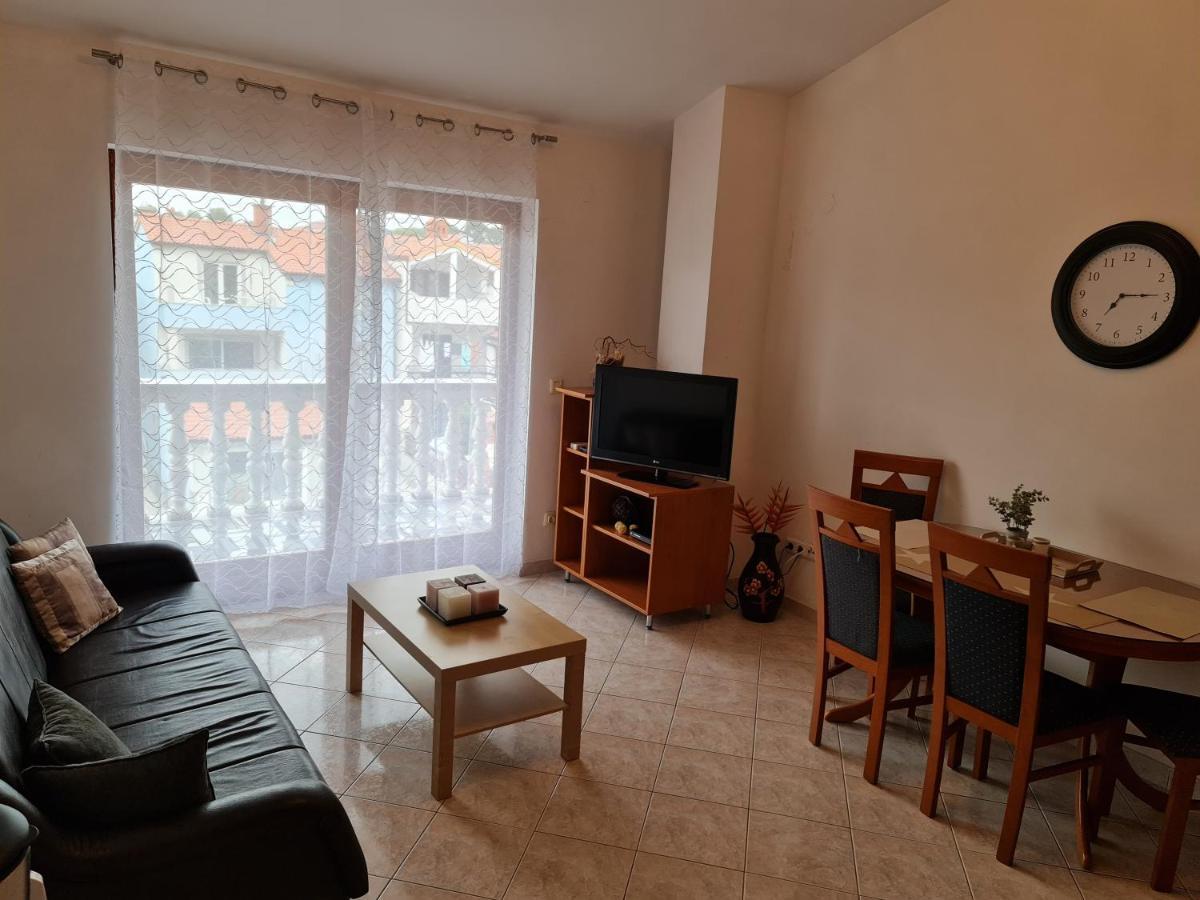 Apartment Mira Pula Exteriör bild