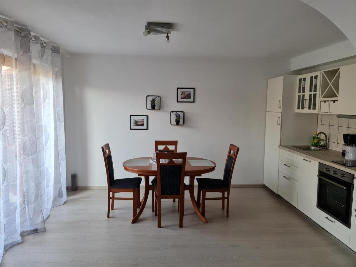 Apartment Mira Pula Exteriör bild